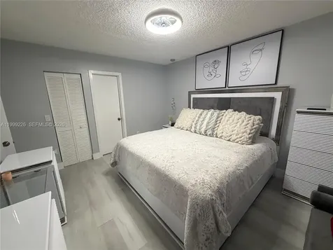 6878 NW 173 Drive Hialeah FL 33015