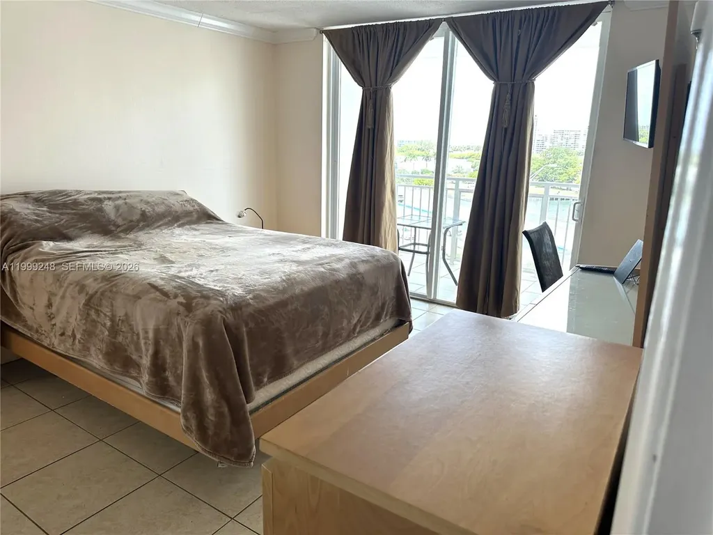 Hallandale Beach FL 33009