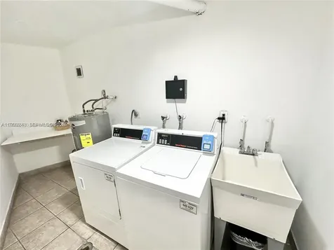 Hallandale Beach FL 33009