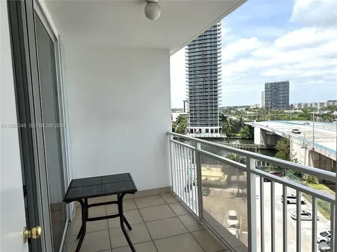 Hallandale Beach FL 33009