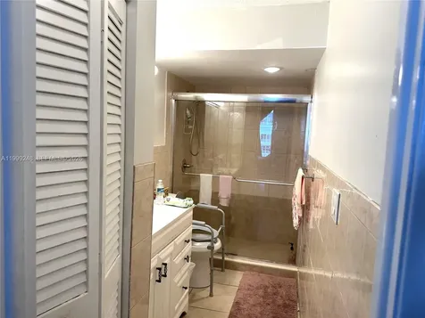Hallandale Beach FL 33009