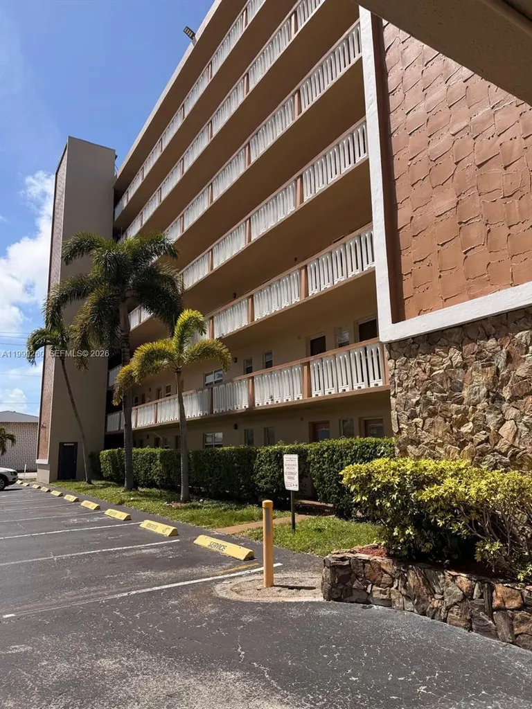 Hallandale Beach FL 33009