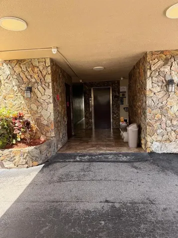 Hallandale Beach FL 33009