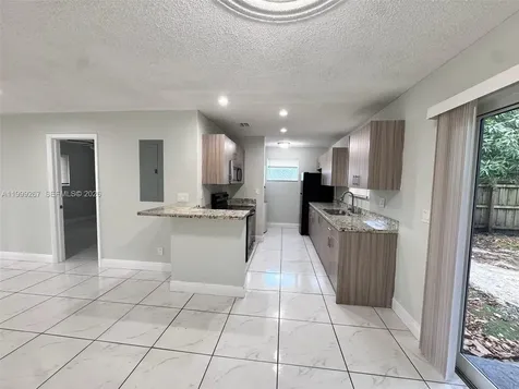 206 NW 5th Avenue Dania Beach FL 33004