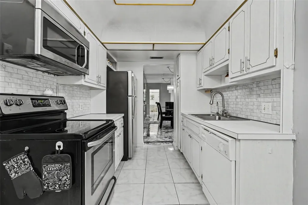 4330 Hillcrest Drive Hollywood FL 33021