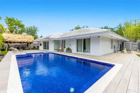 524 Warren Lane Key Biscayne FL 33149