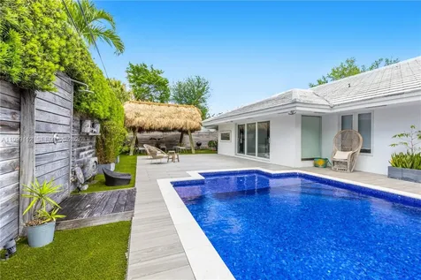524 Warren Lane Key Biscayne FL 33149