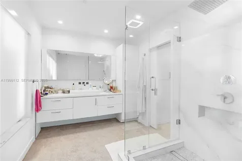 524 Warren Lane Key Biscayne FL 33149