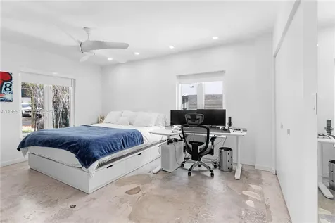 524 Warren Lane Key Biscayne FL 33149