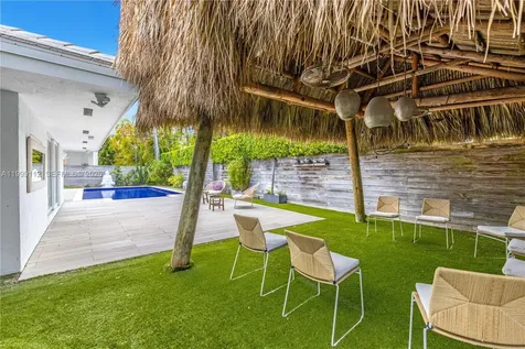 524 Warren Lane Key Biscayne FL 33149