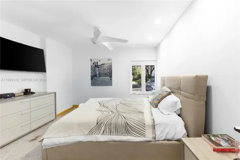 524 Warren Lane Key Biscayne FL 33149