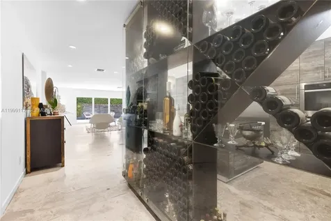 524 Warren Lane Key Biscayne FL 33149