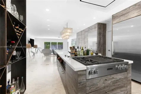 524 Warren Lane Key Biscayne FL 33149
