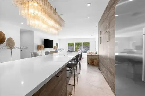 524 Warren Lane Key Biscayne FL 33149