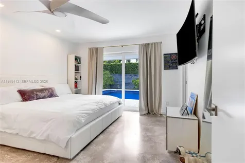 524 Warren Lane Key Biscayne FL 33149