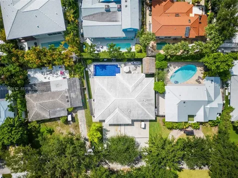 524 Warren Lane Key Biscayne FL 33149
