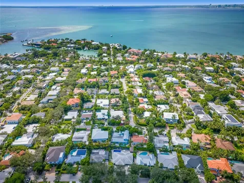524 Warren Lane Key Biscayne FL 33149