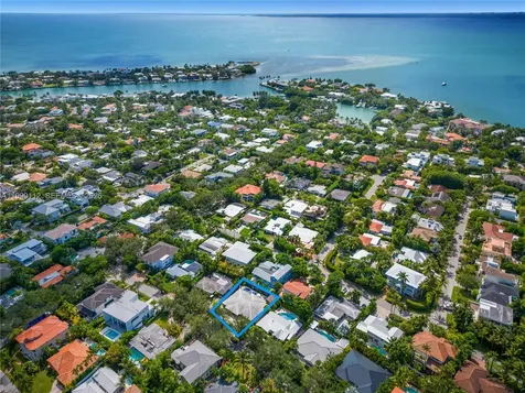 524 Warren Lane Key Biscayne FL 33149