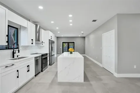 5241 SW 25th Street West Park FL 33023