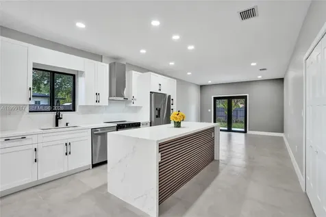 5241 SW 25th Street West Park FL 33023