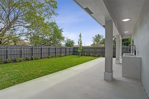 5241 SW 25th Street West Park FL 33023