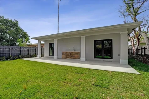 5241 SW 25th Street West Park FL 33023