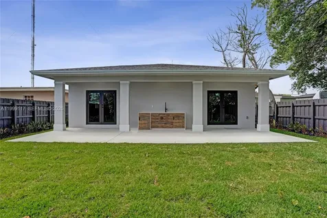 5241 SW 25th Street West Park FL 33023