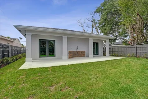 5241 SW 25th Street West Park FL 33023