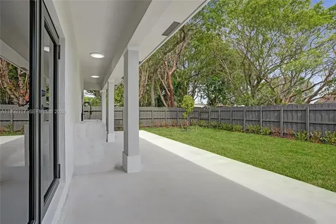 5241 SW 25th Street West Park FL 33023