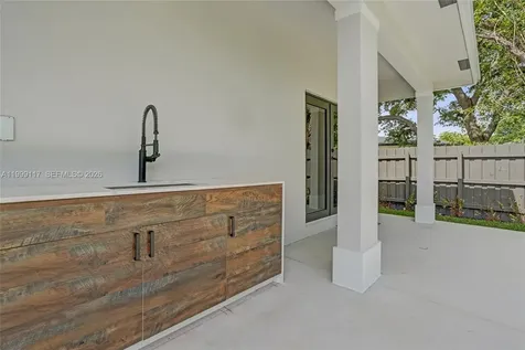 5241 SW 25th Street West Park FL 33023