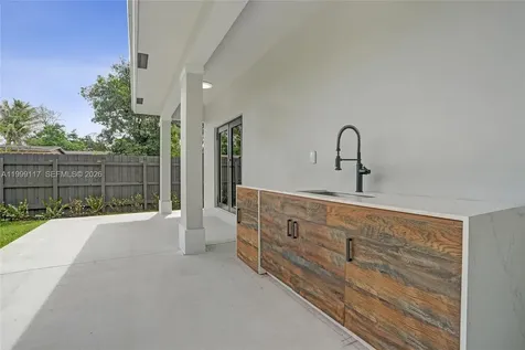 5241 SW 25th Street West Park FL 33023