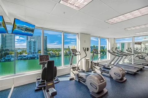 7928 East Drive North Bay Village FL 33141