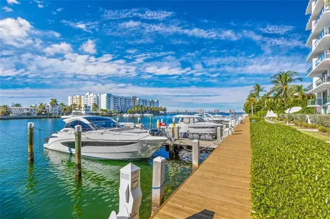 7928 East Drive North Bay Village FL 33141