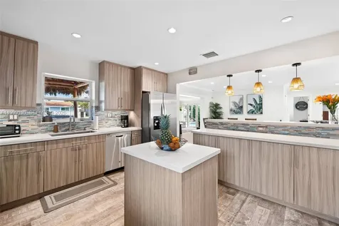 2255 SE 10th Court Pompano Beach FL 33062