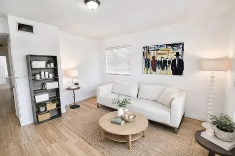 3915 N Meridian Avenue Miami Beach FL 33140