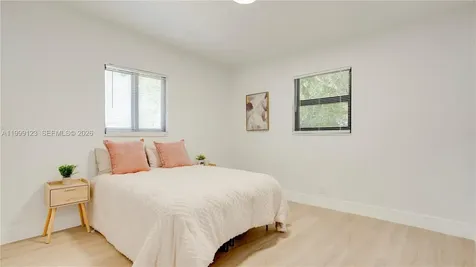 2736 NW 21st Avenue Oakland Park FL 33311