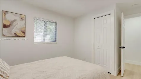 2736 NW 21st Avenue Oakland Park FL 33311