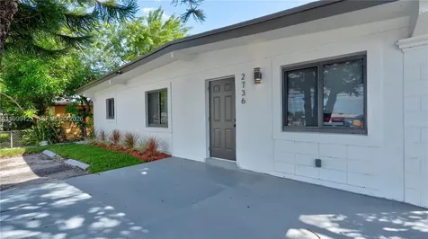 2736 NW 21st Avenue Oakland Park FL 33311