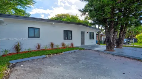2736 NW 21st Avenue Oakland Park FL 33311