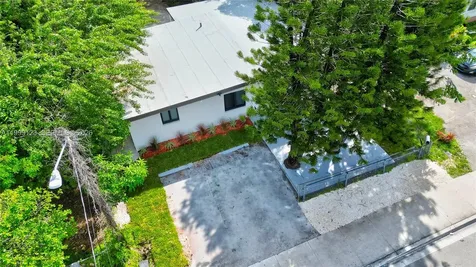 2736 NW 21st Avenue Oakland Park FL 33311