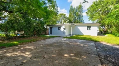 2736 NW 21st Avenue Oakland Park FL 33311
