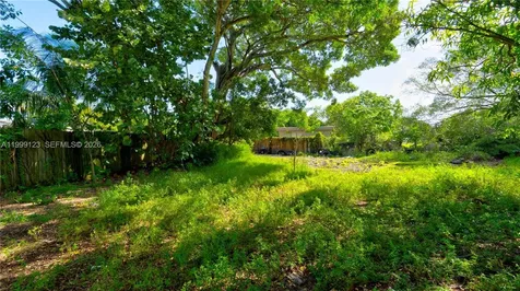2736 NW 21st Avenue Oakland Park FL 33311