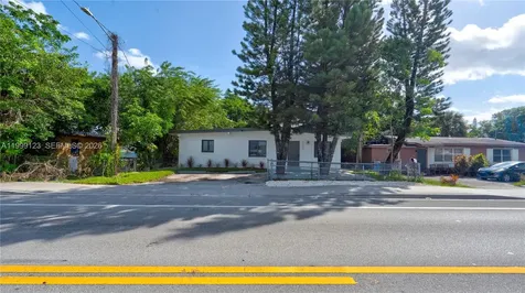 2736 NW 21st Avenue Oakland Park FL 33311