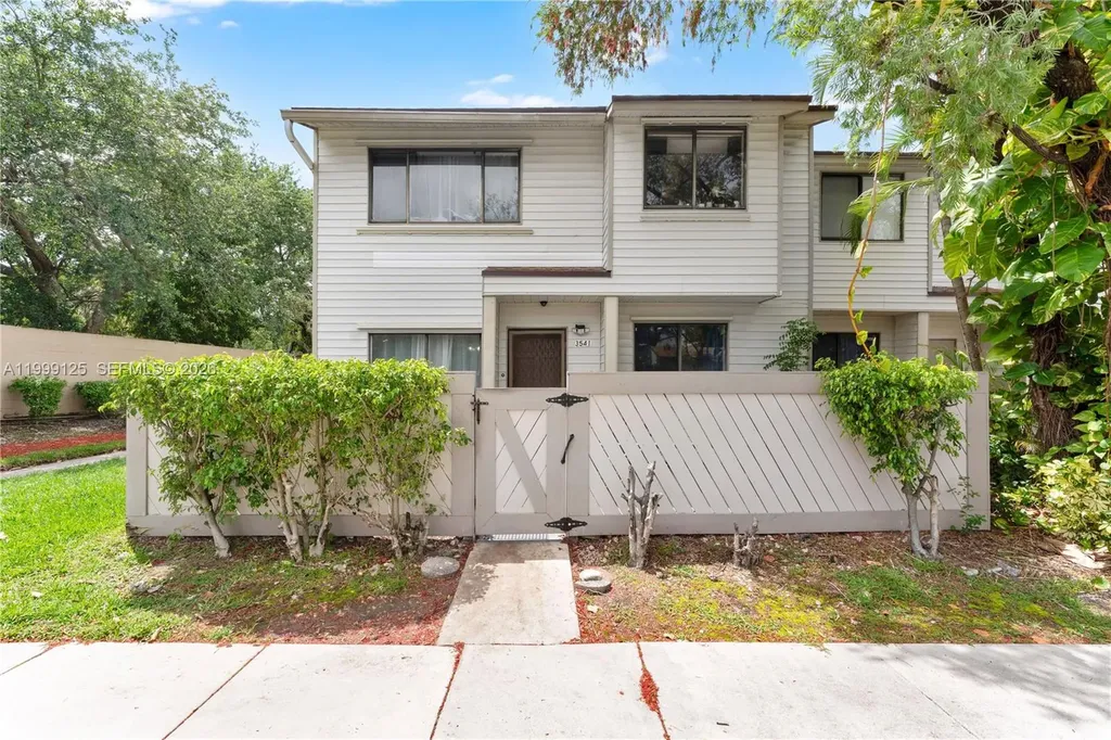 3541 NW 99th Terrace Sunrise FL 33351