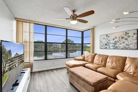 1526 Whitehall Drive Davie FL 33324