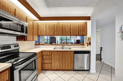 1526 Whitehall Drive Davie FL 33324