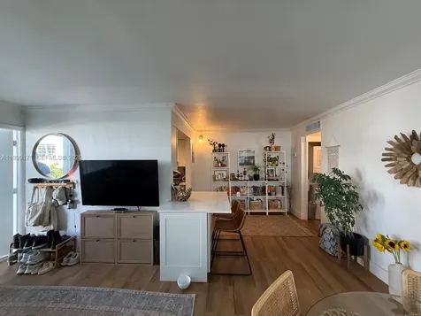 801 Meridian Avenue Miami Beach FL 33139