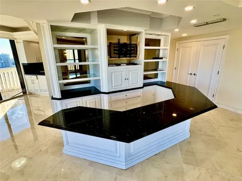2000 Island Boulevard Aventura FL 33160