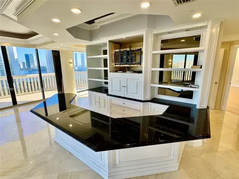 2000 Island Boulevard Aventura FL 33160