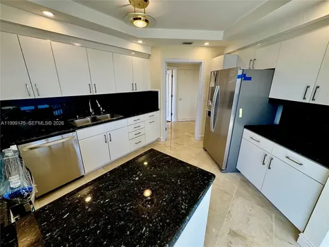 2000 Island Boulevard Aventura FL 33160